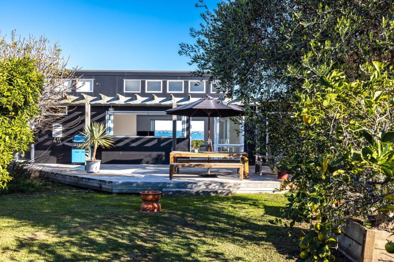 Driftwood Beach House With Spa Pool - Absolute Beachfront! Blackpool ภายนอก รูปภาพ